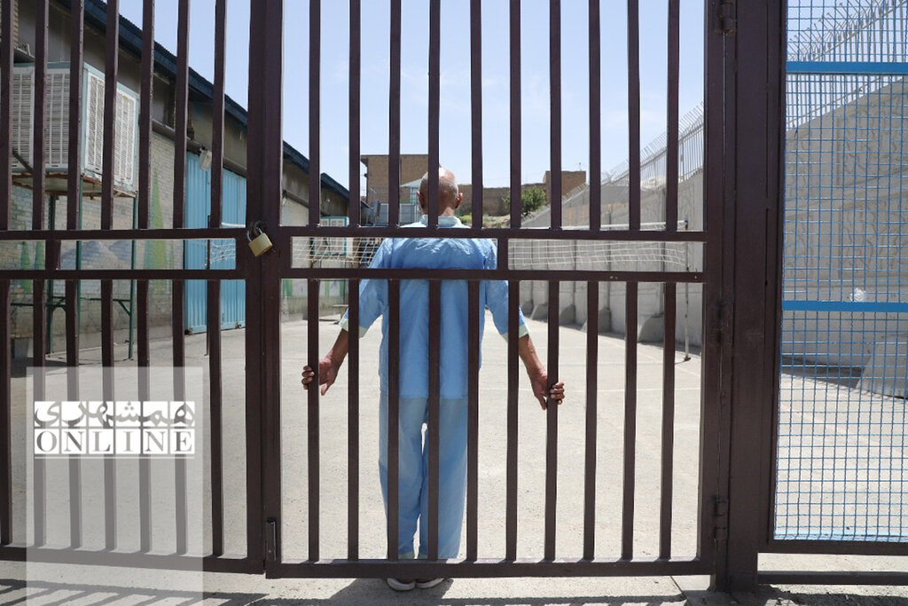 درمان اعتیاد سالمندان در جایی شبیه زندان آلکاتراز ! (+عکس)