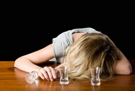 مصرف مشروبات الکلی افسردگی را درمان می‌کند؟